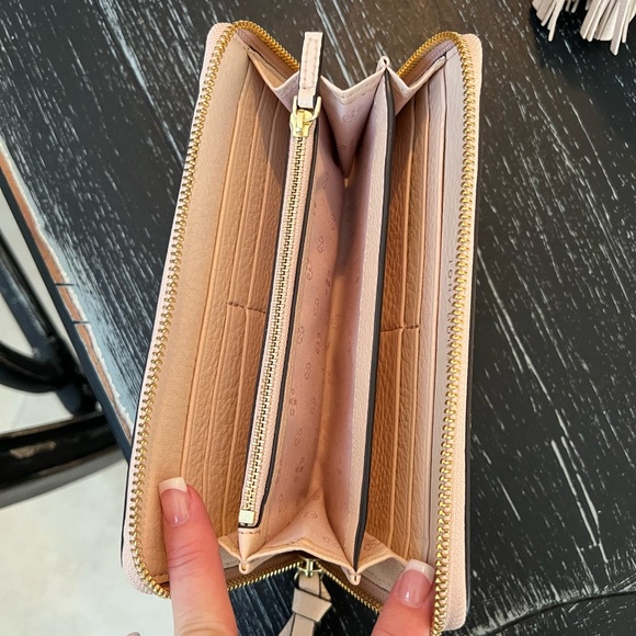 Authentic Tory Burch Thea Center Zip Tote w/ matching Tory Burch wallet. - Picture 14 of 14